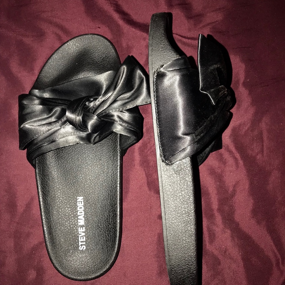 CUTE STEVE MADDEN BOW SLIDES